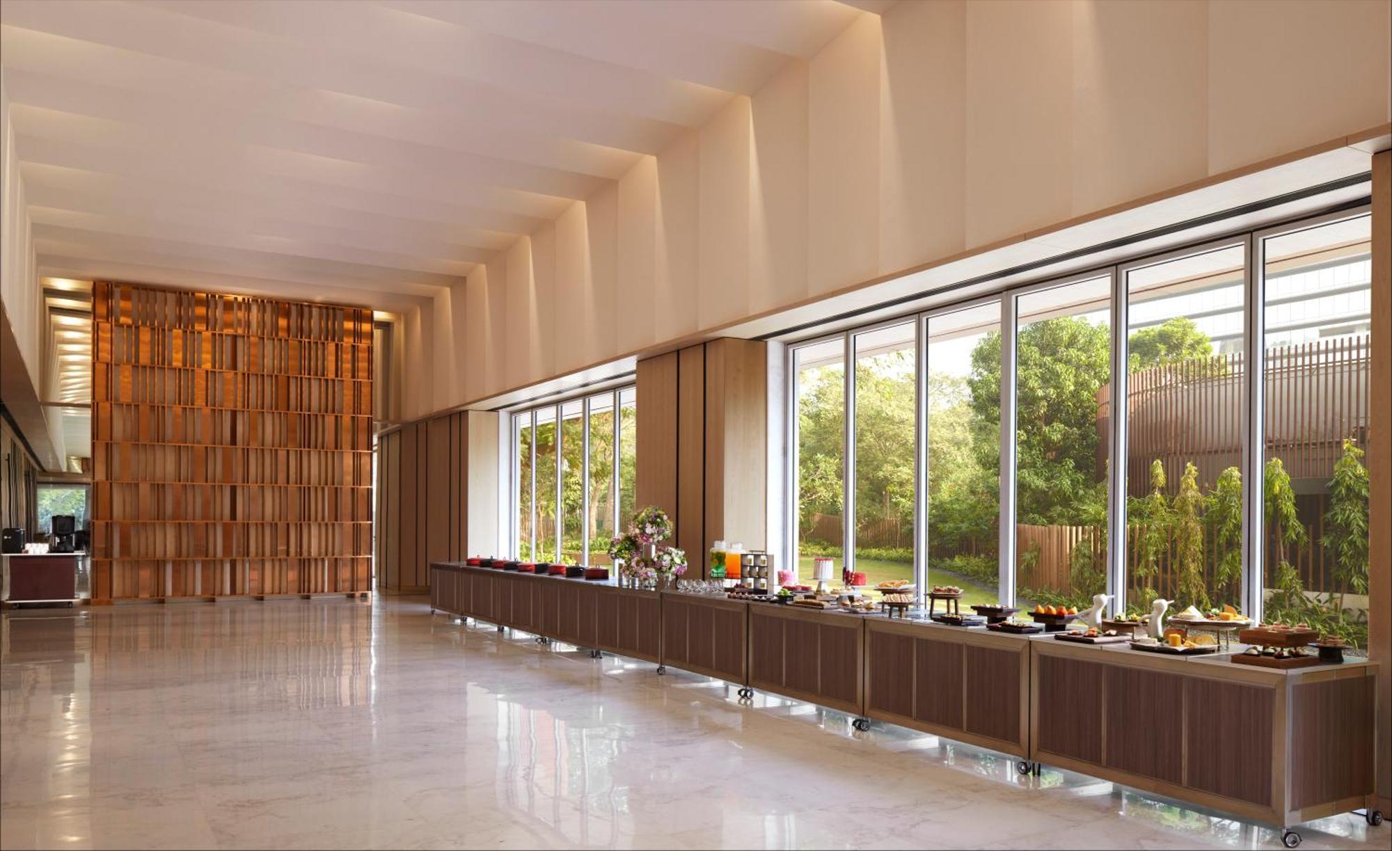 Taj The Trees, Mumbai Hotel Bagian luar foto